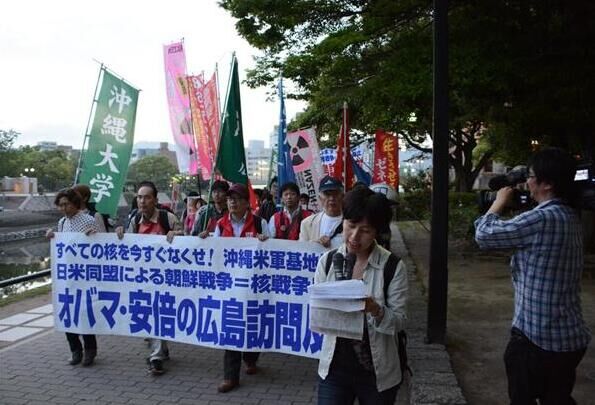 日民众在核爆遗址前示威 高呼反对奥巴马访问广岛
