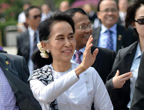 缅甸国务资政昂山素季在西安参观访问