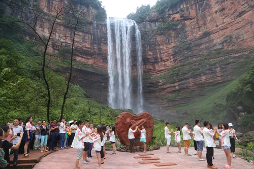 江津：“五大诱惑”让你今秋恋上“舌尖上的四面山”