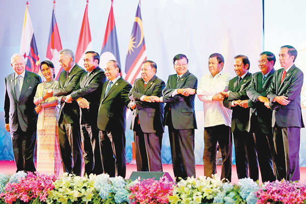 东亚领导人转战老挝万象 东盟峰会绕过南海仲裁
