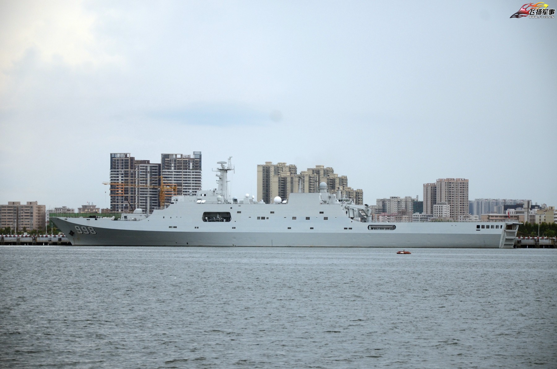 中国海军大舰齐聚湛江军港