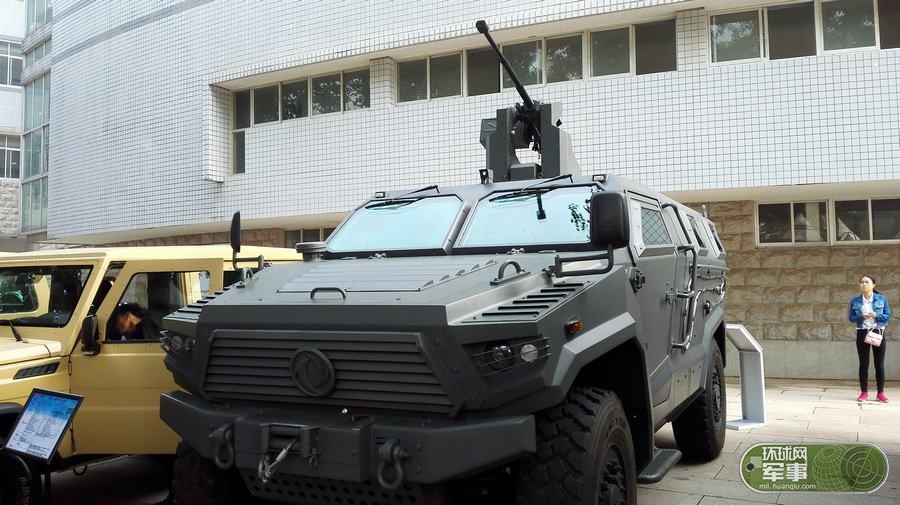 东风汽车出品的eq2100mctyb防雷运兵车