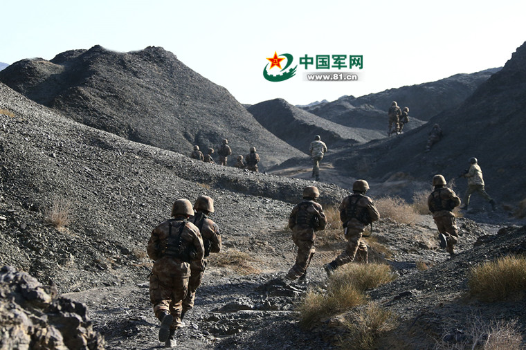 上合组织各成员国山地步兵分队进行反恐演练.王宁 摄