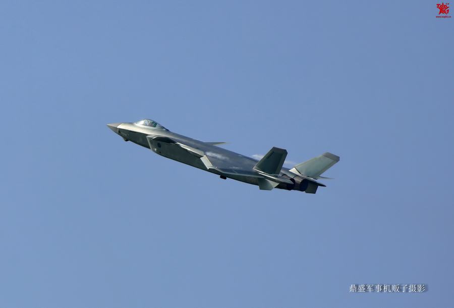 歼20战斗机是中国第五代战斗机,该机在珠海航展上的亮相让人非常振奋.