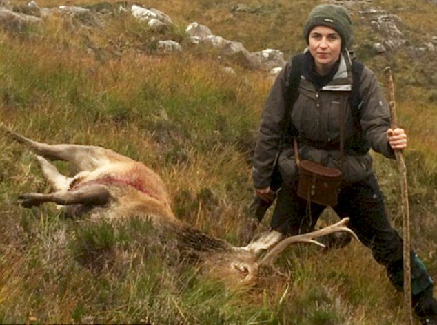 《每日邮报》12月25日报道,英国一名女子决定只吃自己打猎所得到的