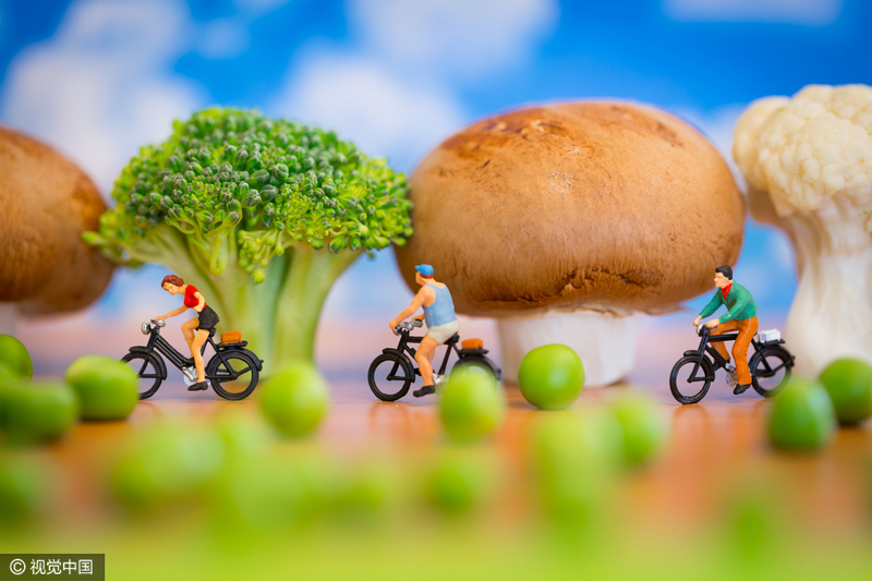 英艺术家用食材创作小人国创意十足受捧