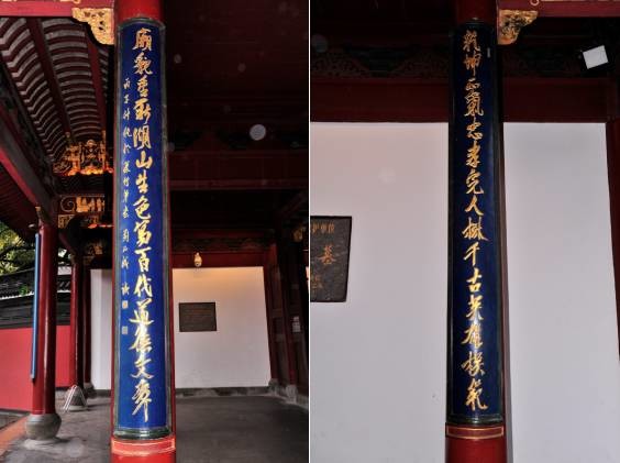 此为岳飞名作《满江红》中句,以楹联形式悬挂于岳庙大门两侧