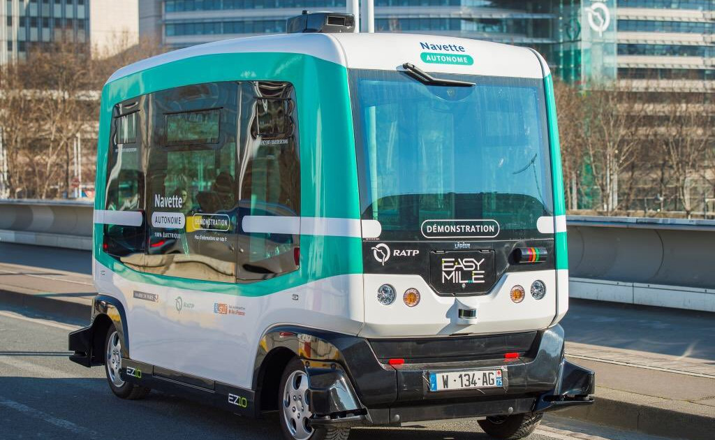 巴黎试行无人驾驶公交车 助改善交通及污染