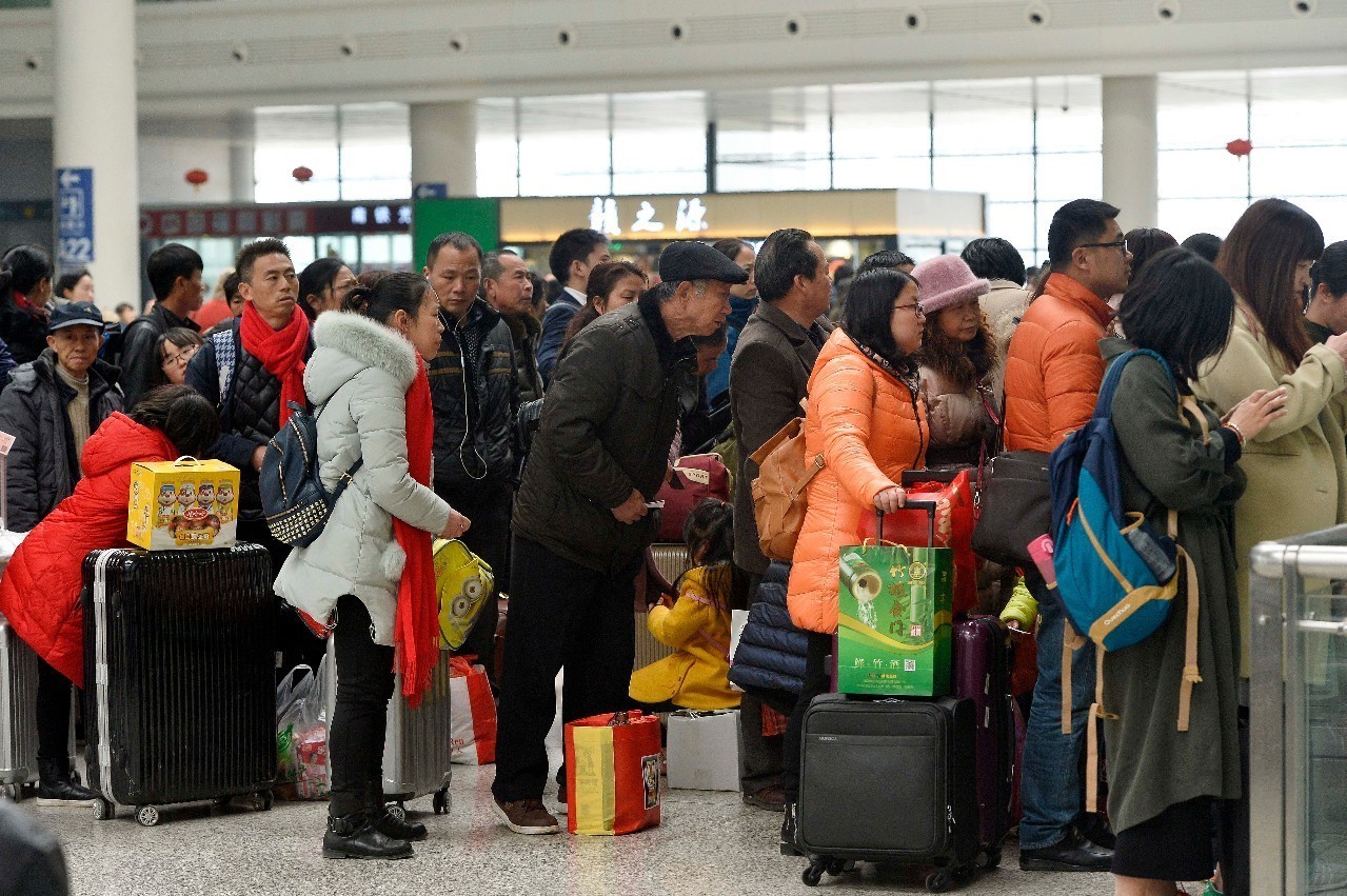 2017年2月1日,南昌西站迎来返程客流高峰.