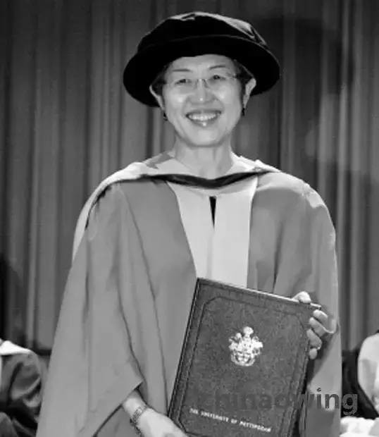 1985年,傅莹作为早期少数公派到英国的幸运儿,到"小姐中特网