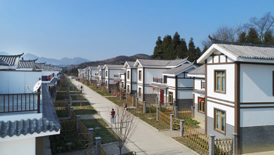 公益 国内动态 正文   像"幸福五村"这样带产业依托的易地搬迁项目