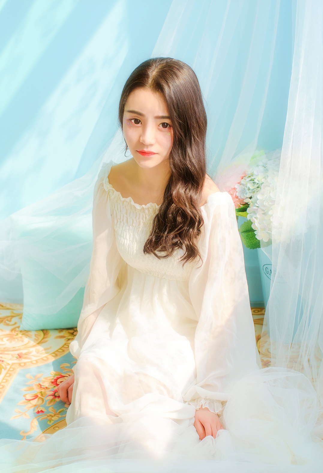 近日,来自四川的一名壮族女生在社交媒体上走红,她是2017届的表演与