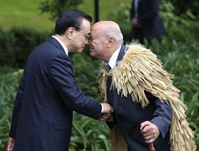 新西兰总理举行毛利特色仪式欢迎李克强