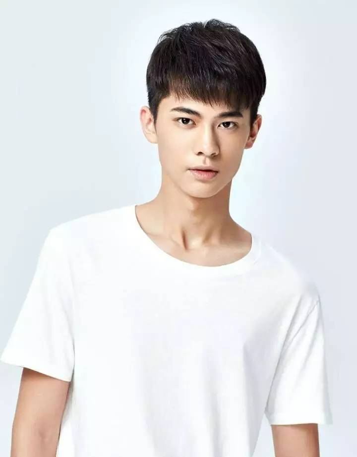 截胡杨紫男友搭档吴世勋 这个新人资源竟这么好