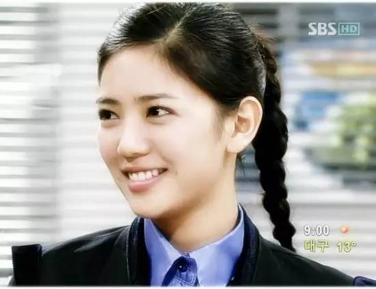 > 正文    还在黑道电影《为了皇帝》中担任女一号,然而李泰林的全裸