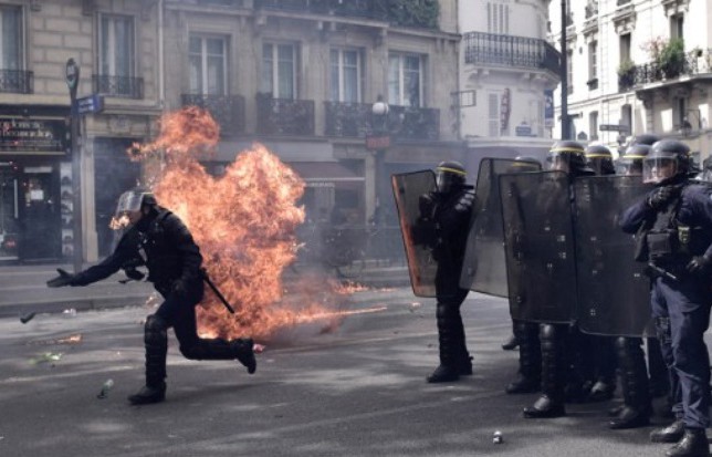 法国巴黎五一大游行爆发冲突 6名警察受伤