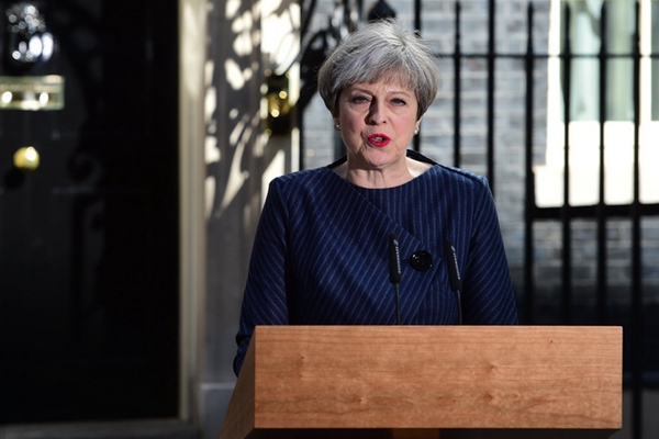 英国首相特蕾莎·梅发表声明 宣布6月8日提前举行大选