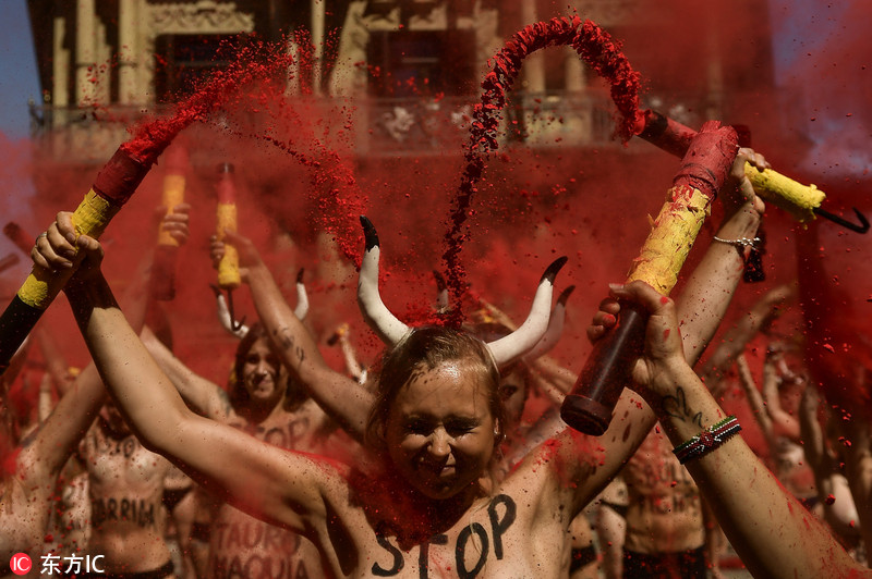 西班牙奔牛节将至民众裸身抗议斗牛