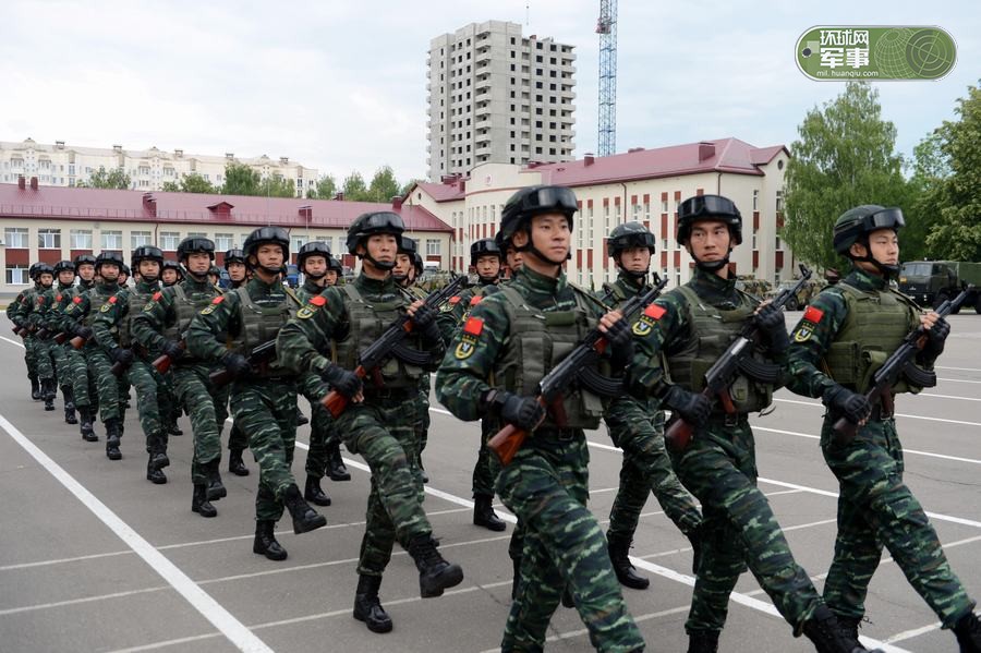 武警与白俄内卫部队联合演练