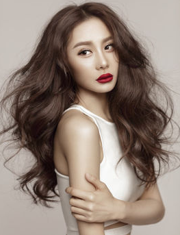 资料显示,王芯芯(rella),中国内地女歌手,华语影视女演员.