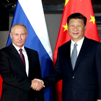 9月3日，习近平在厦门会见来华出席金砖会晤的俄罗斯总统普京。