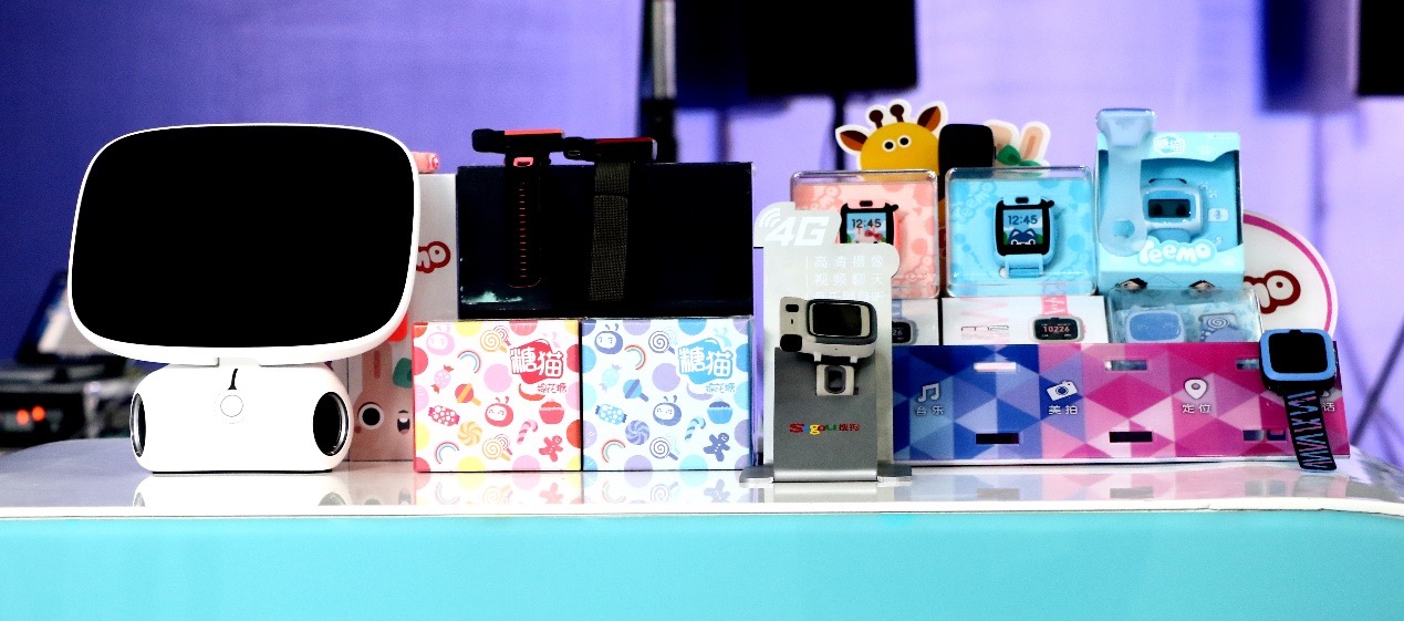 糖猫在家r1强势登场 挑战视频通话智能机器人市场