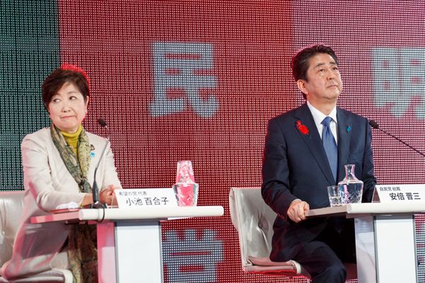 日本各党党首举行网络-电视辩论 安倍小池同框气氛略尴尬