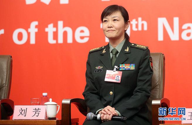 刘芳：女军人执行任务类型越来越多样化