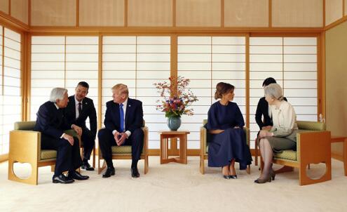 美国总统特朗普夫妇在日本皇宫拜会明仁天皇