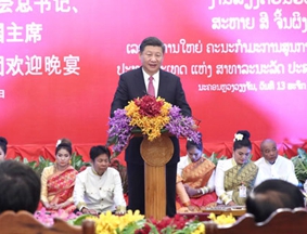 习近平出席老挝国家主席本扬举行的欢迎宴会