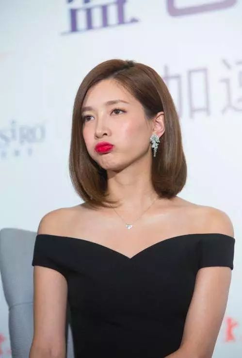 不过,颈部好看的大有人在…嫉妒使人更加丑陋啊!