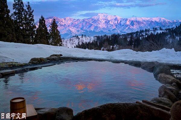 不容错过日本专家推荐日本十大绝美雪景温泉旅馆