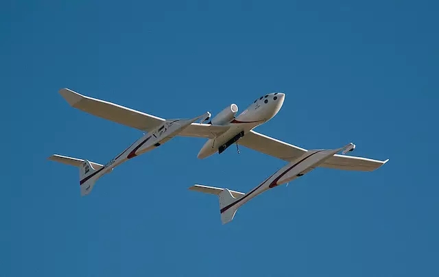 "宇宙飞船1号"的载机"白色骑士1号",它将"宇宙飞船1号"运到1万米