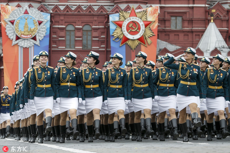 俄罗斯举行胜利日阅兵带妆彩排女兵英姿飒爽