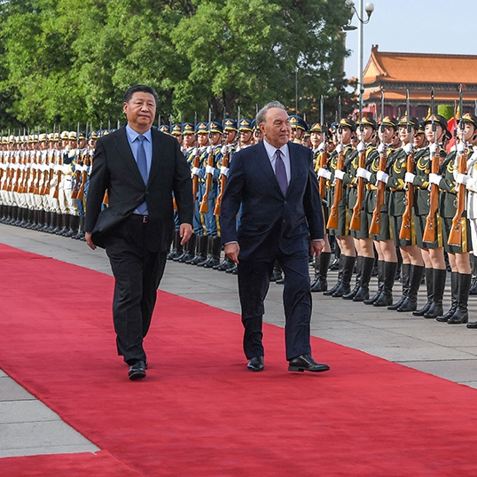 习近平举行仪式欢迎哈萨克斯坦总统访华并同其举行会谈