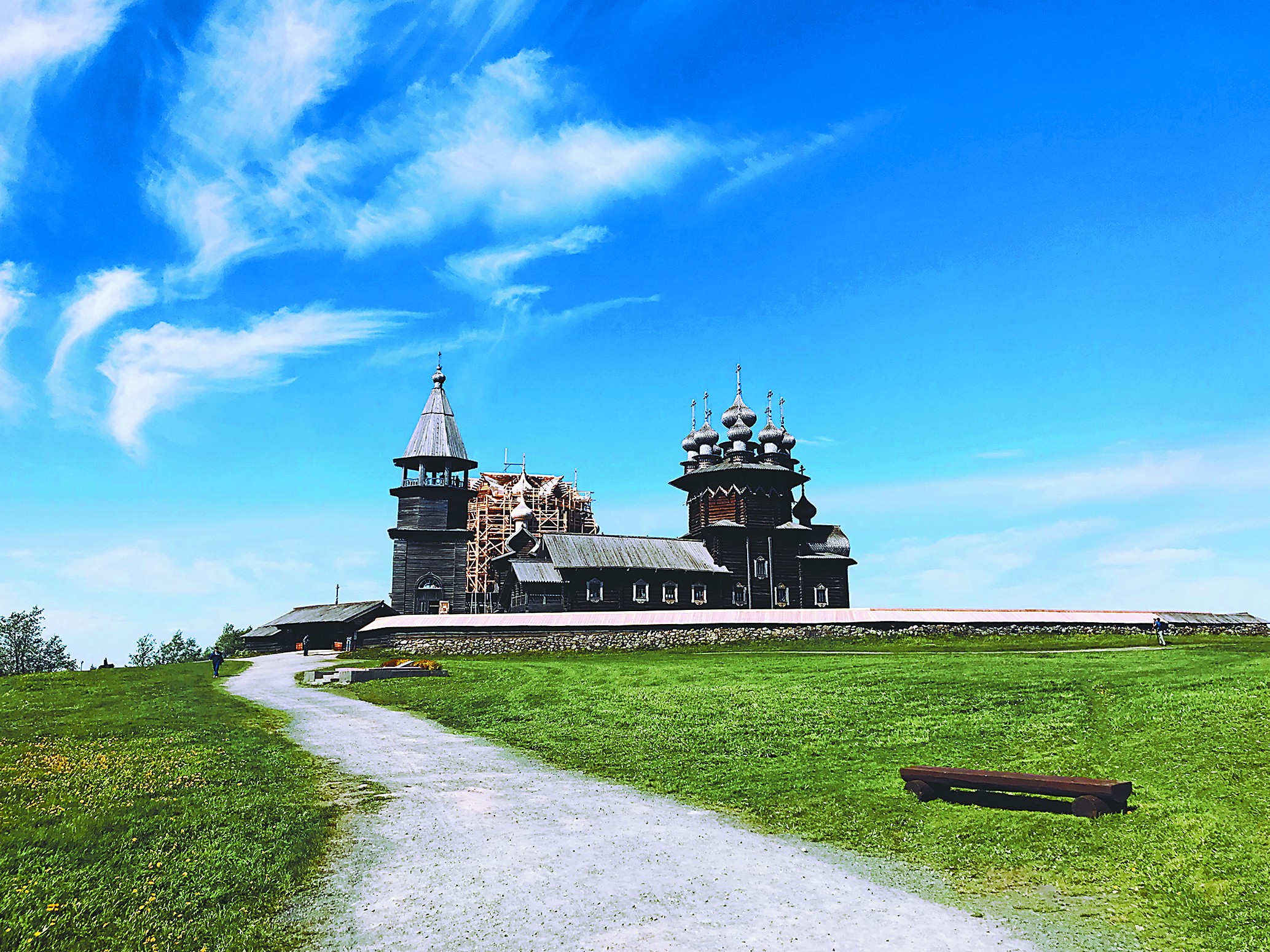 的卡累利阿自治共和国的基日岛上有一座拥有22个葱头圆顶的木结构教堂