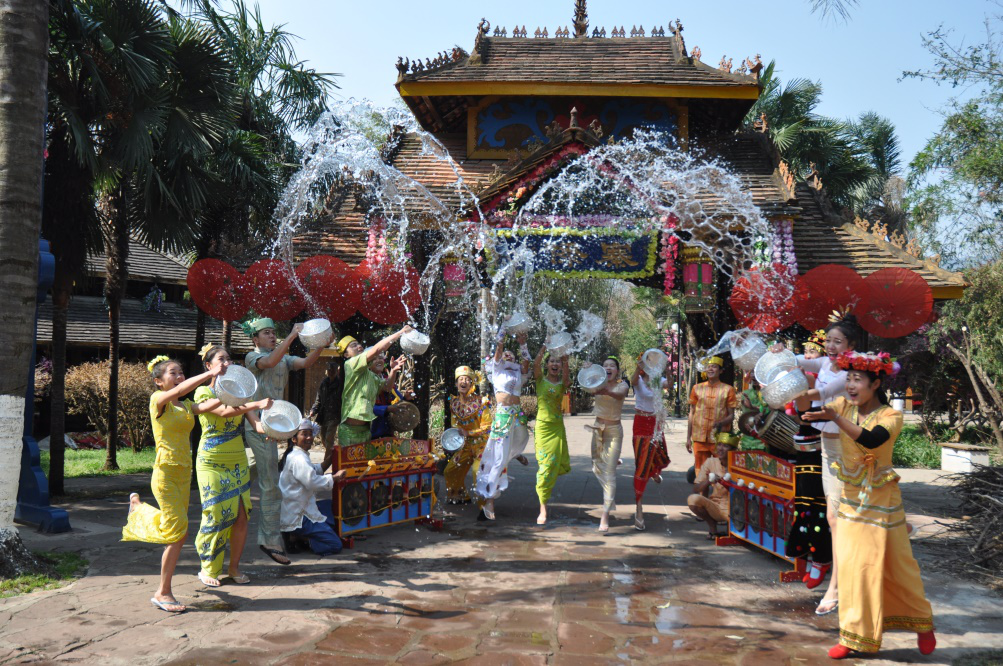 民族村特色节庆活动——泼水节