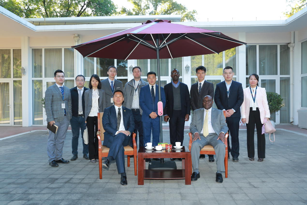 c.b. kiyonga)与汉能全球海外销售集团ceo吕远一行合影