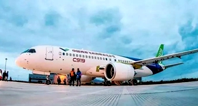 国产大飞机C919在浦东机场首飞