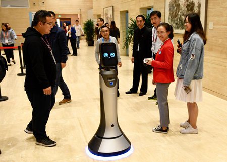 猎豹机器人亮相进博会 全链条AI技术服务展会