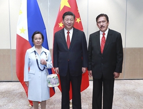 习近平会见菲律宾众议长阿罗约和参议长索托
