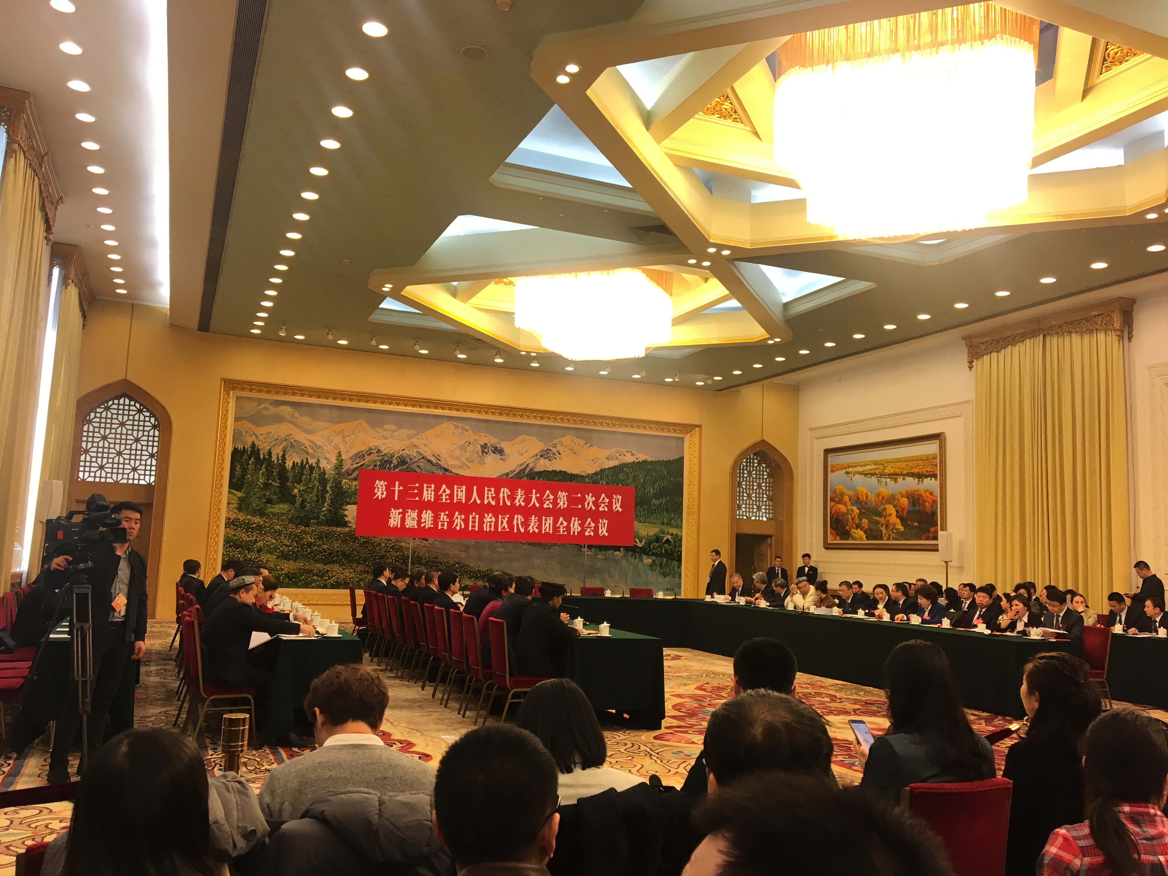 新疆维吾尔自治区代表团全体会议即将开始