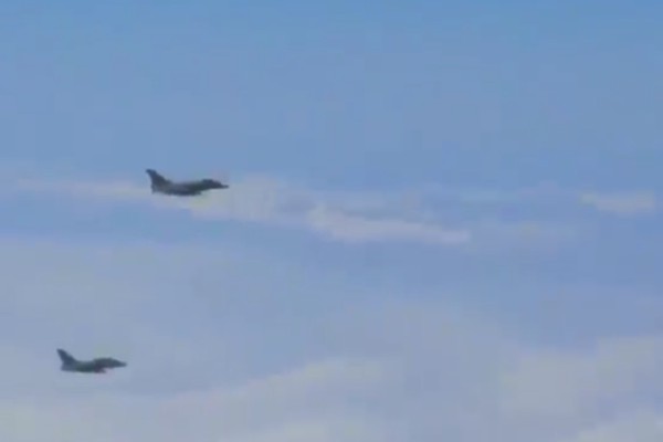 独家视频|习近平抵达巴黎 法国战机升空护航