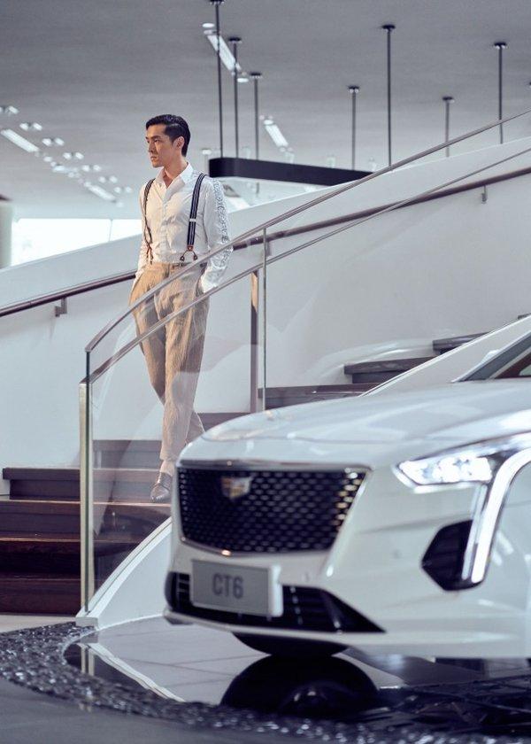 胡歌造访凯迪拉克品牌空间cadillac house,完成全新广告