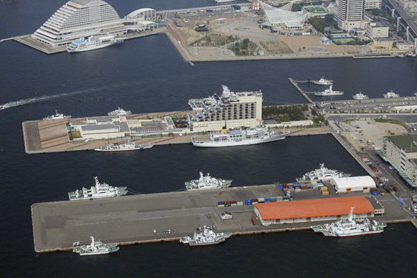 G20峰会临近 数十艘军舰集结日本神户港口