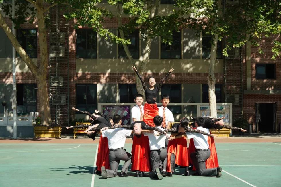 北京中学舞蹈“快闪”祝福祖国！